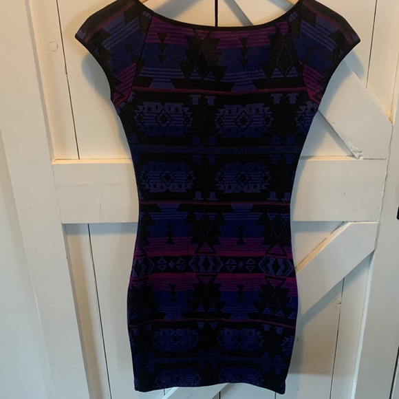 Short, cap sleeve, Aztec print dress - Picture 2 of 5